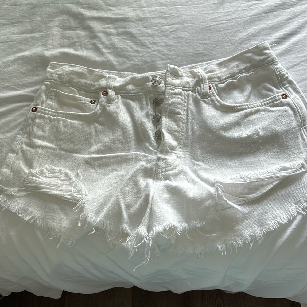 Free people “we the free” white denim shorts size 27